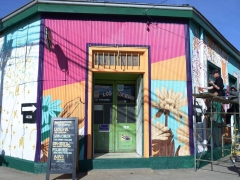 Noticia: Municipio de Viña del Mar avanza en el pintado de fachadas de locales comerciales del barrio oriente