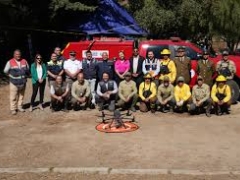 Noticia: Gobernador Regional de Valparaíso entregó nuevos equipos a CONAF para el combate y prevención de incendios forestales en la Reserva Nacional Lago Peñuelas