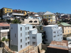 Minvu entrega innovador proyecto de pequeño condominio a pasos del plan de Valparaíso  