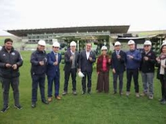 Noticia: Autoridades de Gobierno inspeccionan avances en la cancha del Estadio Elías Figueroa en Valparaíso